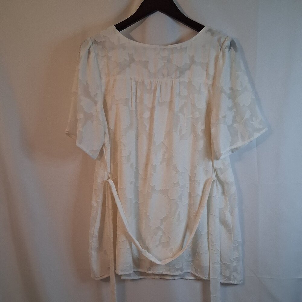 Motherhood White Lace Tunic size Medium - Picture 2 of 10